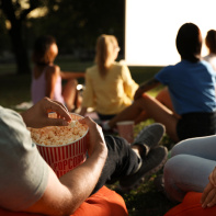 Vedettes de Paris organise son cinéma en plein air  - AdobeStock 293047560[85]