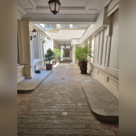 YLYS : la boutique de vêtements streetwear, unisexe, ou chics - hall d entree