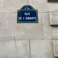 Le salon des vins d'Abbayes 2024  - Plaque rue de l'Abbayes