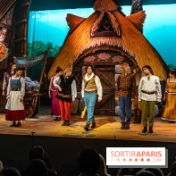 Parc Astérix : inauguration de la Tour Numérobis avec Jamel Debbouze  -  Comédie musicale : C'est du délire