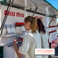 Miu-Miu distribue des livres et des glaces gratuites sur les quais parisiens ! - image00013