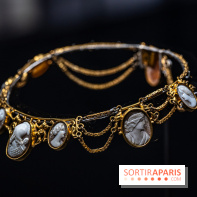 Exposition 'Bijoux de Scène de la Comédie Française' à l'hôtel historique de Mercy-Argenteau qui se dévoile