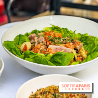 La terrasse du Jardin Privé à Châtelet Les Halles en mode barbecue  -  salade de thon