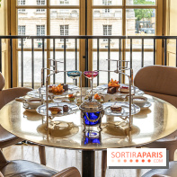 Le Tea Time de la Reine d'Ore à Versailles -  table et vue sur la cour du château