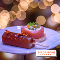 Le sublime tea time de Noël du Lutetia 2024 par Nicolas Guercio - les photos  -  Sucettes de foie gras au coing et au café Foie gras - Melba de saumon fumé au tobiko au wasabi Smoked 