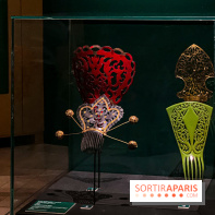Bijoux de scène de l'Opéra de Paris : l'exposition de parures merveilleuses au Palais Garnier