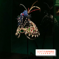 Bijoux de scène de l'Opéra de Paris : l'exposition de parures merveilleuses au Palais Garnier