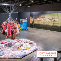 Exposition de vêtements-images de Chalisée Naamani au Palais de Tokyo