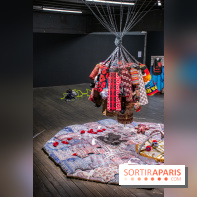 Exposition de vêtements-images de Chalisée Naamani au Palais de Tokyo