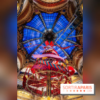 Vitrines et sapin de Noël des Galeries Lafayettes avec Clara Luciani - photos