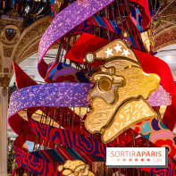 Vitrines et sapin de Noël des Galeries Lafayettes avec Clara Luciani - photos