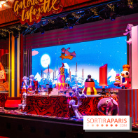 Vitrines et sapin de Noël des Galeries Lafayettes avec Clara Luciani - photos