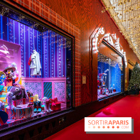 Vitrines et sapin de Noël des Galeries Lafayettes avec Clara Luciani - photos