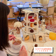 Noël 2025 au Plaza Athénée : tea time festif en famille, patinoire enchantée et chalet-raclette