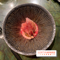 Mantra - Beignet de datte, crème d'oignons, guanciale