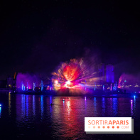 Disneyland Paris : Disney Cascade of Lights, le spectacle nocturne sur Adventure Bay