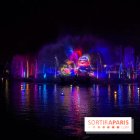Disneyland Paris : Disney Cascade of Lights, le spectacle nocturne sur Adventure Bay