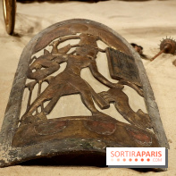 Bouclier cérémoniel au pied du char de Toutânkhamon - Toutankhamon : son tombeau et ses trésors