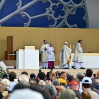 En images : la messe géante sur les Champs-Elysées du Pape Léon XIV