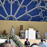 En images : la messe géante sur les Champs-Elysées du Pape Léon XIV
