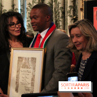 Reùise du diplome du Citoyen d'Honneur de la Ville de Paris à Nelson Mandela
