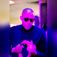 Raphaël Saadiq en showcase au Virgin Mégastore