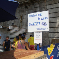 Pétanque à Paris plage, sur les bords de Seine. Prêt de boules gratuit !