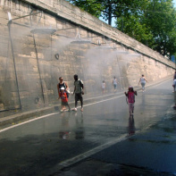 Les brumisateurs à Paris plage, sur les bords de Seine