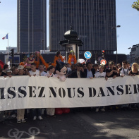 Paris, le 18 septembre 2004.
DŽpart de la Technoparade sous la banderole "laissez nous danser" en prŽsence de Jack Lang (ancien ministre de la culture), Bertrand Delano‘ (Maire de Paris), Sophie Bernard (Directrice de Technopol)
Olivier Arandel