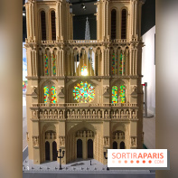 Exposition LEGO à l'Hôtel de Ville - façade de Notre Dame de Paris