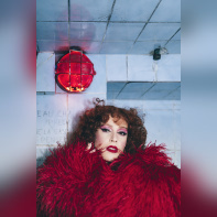 Les Meneuses : la revue qui revisite le cabaret au Théâtre Les Étoiles