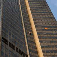 À Paris, un homme interpellé après avoir escaladé la Tour Montparnasse à mains nues