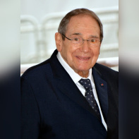 Robert Hossein, comédien, réalisateur et metteur en scène, est décédé