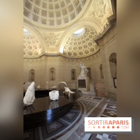 Un monde de plis à la chapelle Expiatoire