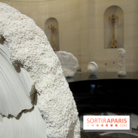 Un monde de plis à la chapelle Expiatoire