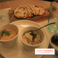 Moussaka, Houmous et olives du Mavrommatis Passy