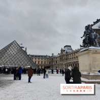 La Neige à Paris - Musée du Louvre pyramide