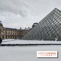 La Neige à Paris - Musée du Louvre pyramide