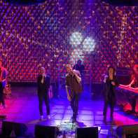 Cyril Mokaiesh en concert à la Nouvelle Eve avec son album Dyade