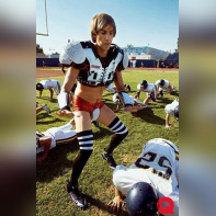 Brüno prend la pose dans GQ