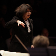 Claire Gibault, une cheffe d'orchestre engagée, les photos