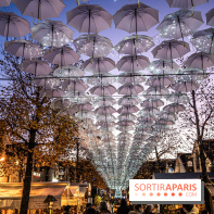 Le ciel de parapluies et le sapin de Noël de Bercy Village 2021