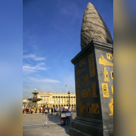 astérix exposition urbaine : "les gaulois envahissent Lutèce". 50 ans Astérix