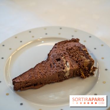 La Bûche de Noël du Plaza Athénée 2022 : le Chalet du Plaza - bûche chocolat