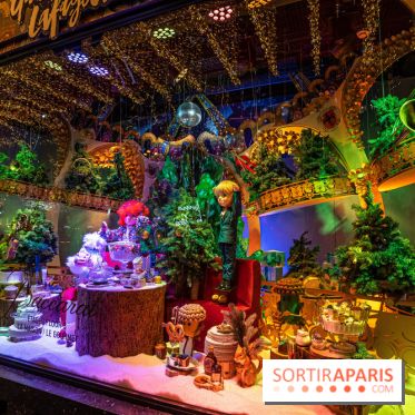 Les vitrines et sapin de Noël des Galeries Lafayette 2022