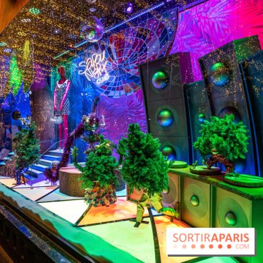 Les vitrines et sapin de Noël des Galeries Lafayette 2022