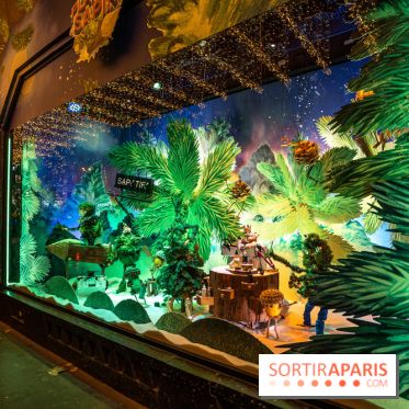 Les vitrines et sapin de Noël des Galeries Lafayette 2022