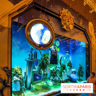 Les vitrines et sapin de Noël des Galeries Lafayette 2022