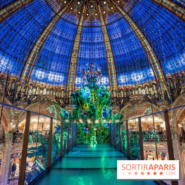 Les vitrines et sapin de Noël des Galeries Lafayette 2022