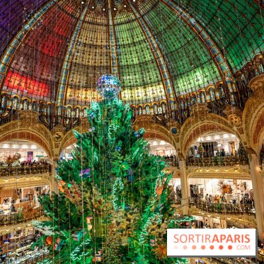 Les vitrines et sapin de Noël des Galeries Lafayette 2022